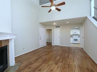 10855 Meadowglen Ln APT 732, Houston, TX 77042