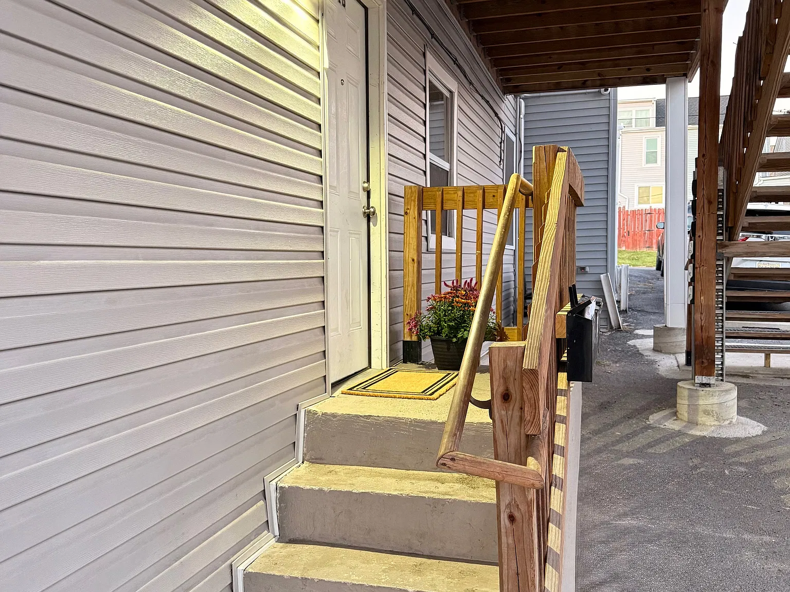 2 bed, 750 sqft, $1,600 — Photo 2