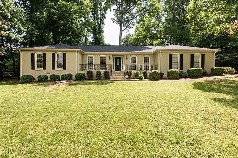 1st image of 1946 Crescent Dr