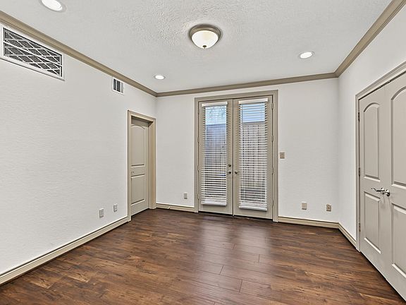 4th image of 2124 Harold St #A
