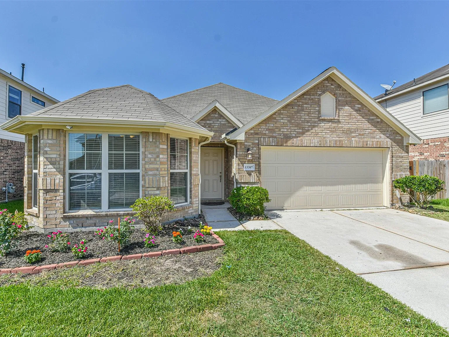 3 bed, 2.0 bath, 1705 sqft, $2,000 — Photo 1
