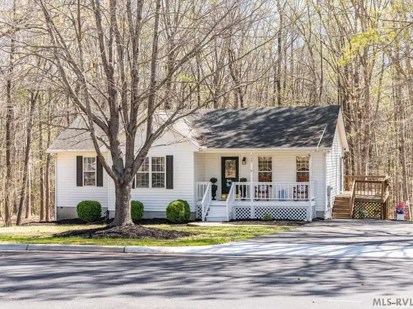 400 Benton St, South Hill, VA 23970