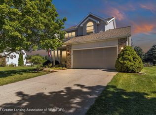 2420 Featherstone Dr, Lansing, MI 48911