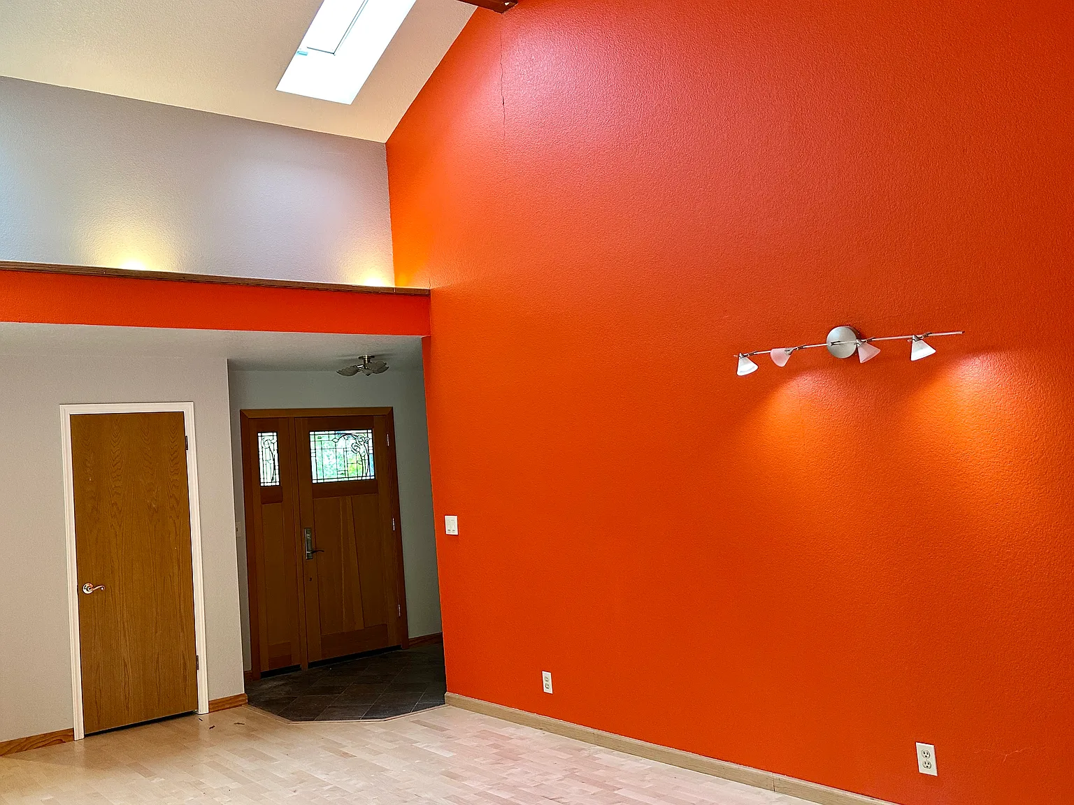 3 bed, 1818 sqft, $4,275 — Photo 2