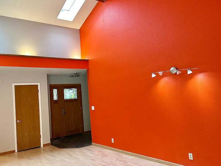 1006 Valencia Ave — Photo 5