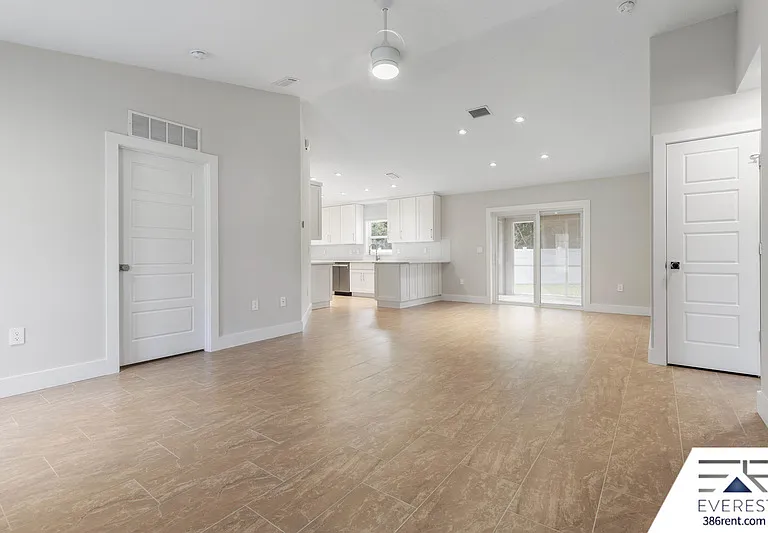 12 Walt Pl — Photo 7
