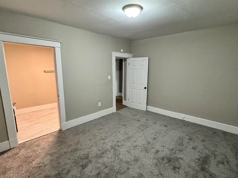 919 N Willett St — Photo 20