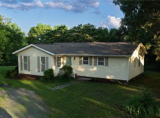 2403 Lynnoak Dr, Greensboro, NC 27406