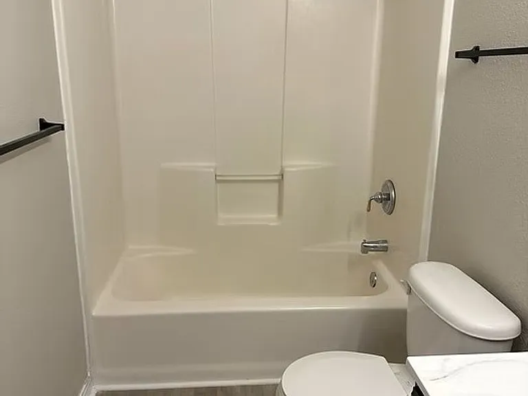 320 S Florence Ave — Photo 19