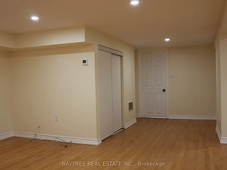 226 Beechy Dr #LOWER — Photo 10