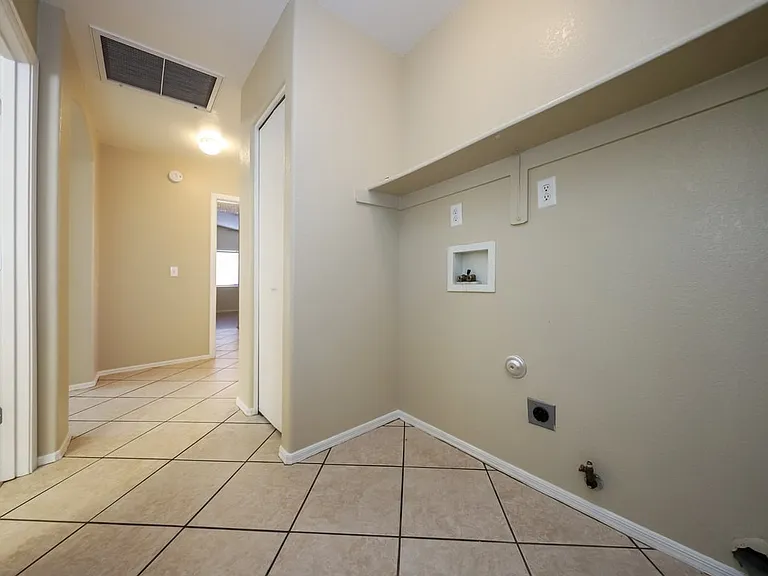 1656 W Wood Crest Ct — Photo 18