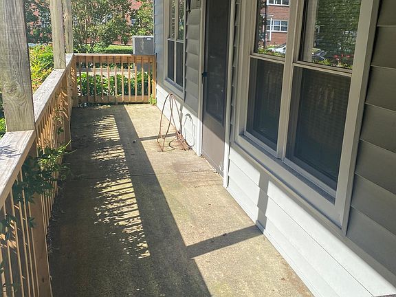 3rd image of 836 Harrington Ave APT 5