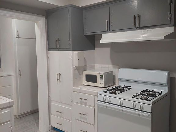 4th image of 12504 Ryerson Ave