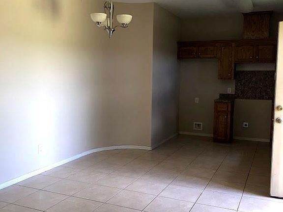 3rd image of 1029 Yellow Hammer St