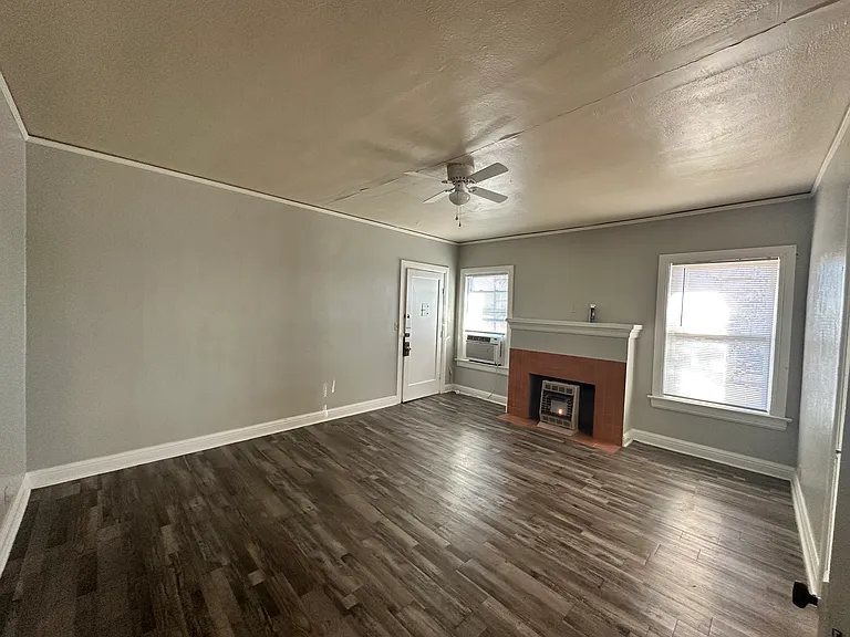 216 W Oak Ave #4 — Photo 5