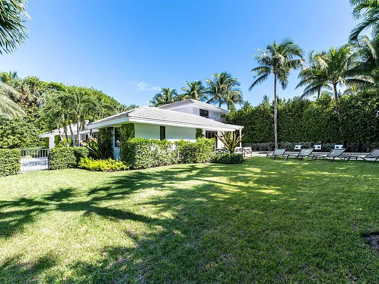 1435 N Ocean Way — Photo 20