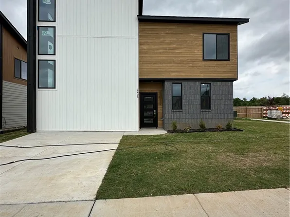 2400 S 27th St, Rogers, AR 72758