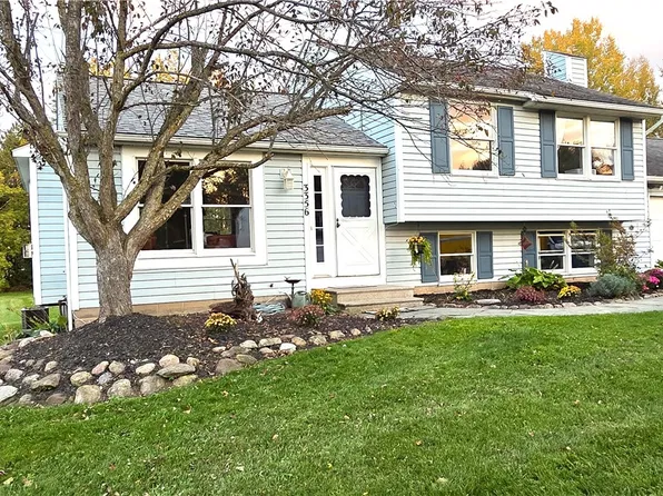 3356 Evergreen Cir, Walworth, NY 14568