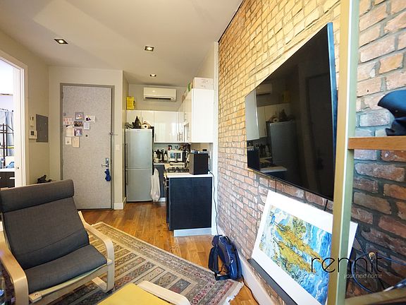 5th image of 814 Saint Johns Pl #2L