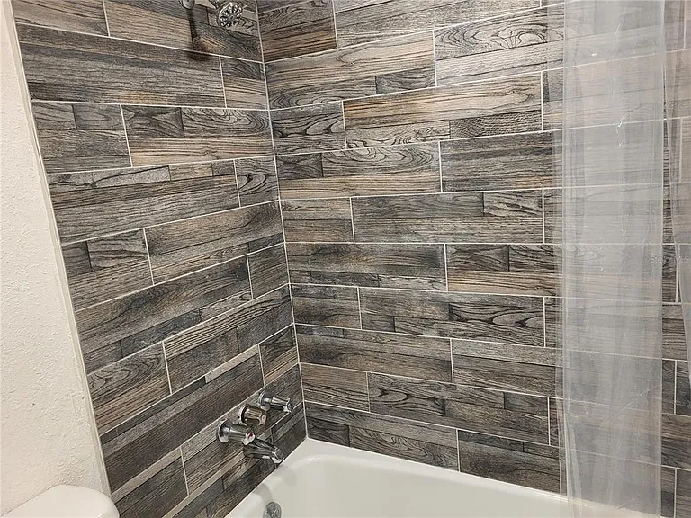 4650 Cove Cir #611 — Photo 11