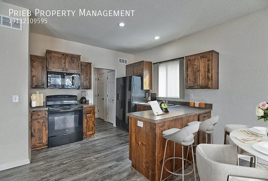 Persimmon Pointe Duplex - Available December 2nd — Photo 4