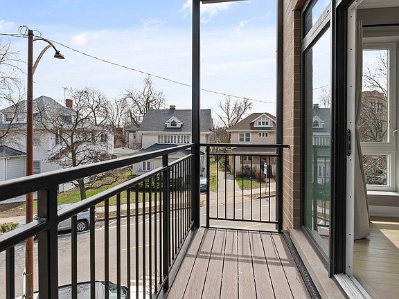 4th image of 7428.5 N Rogers Ave #2E