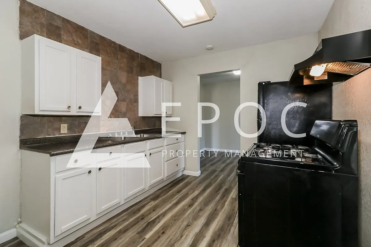 1702 S 9th St — Photo 3