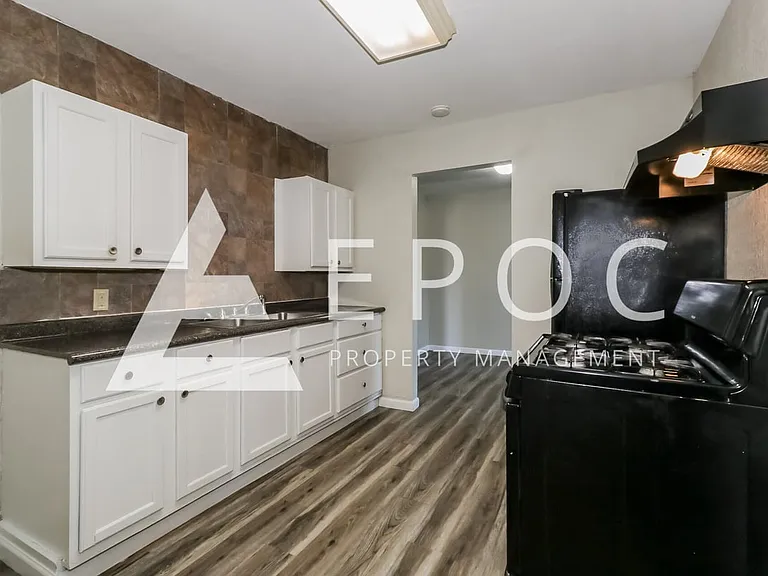 1702 S 9th St — Photo 3