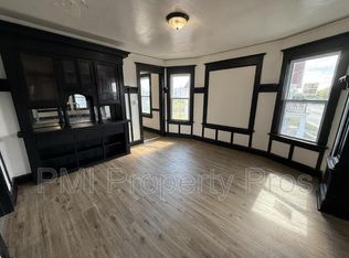 2940 N Teutonia Ave, Milwaukee, WI 53206