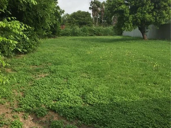 906 Mounts Dr, Corpus Christi, TX 78418