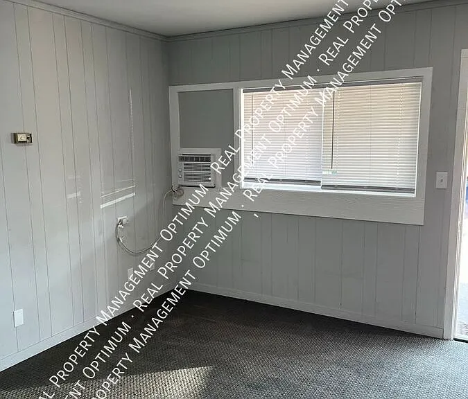 806 W 5th St #22 — Photo 4