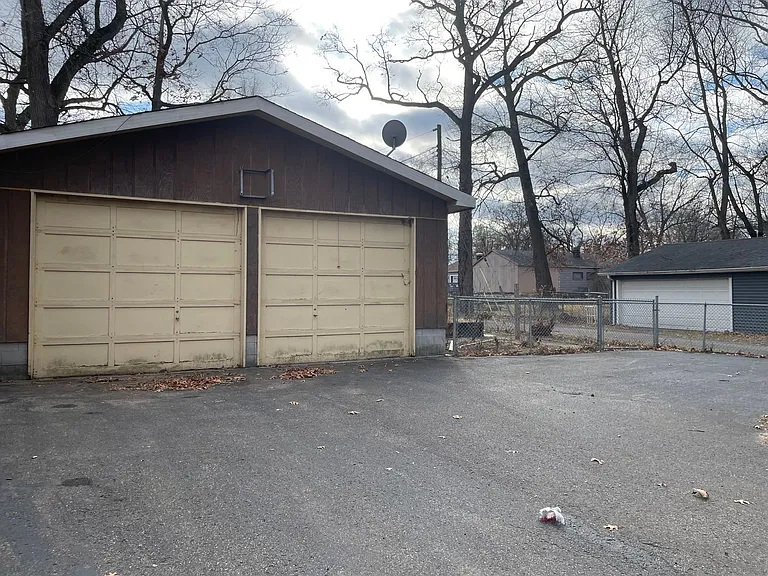 400 S Liberty St — Photo 3