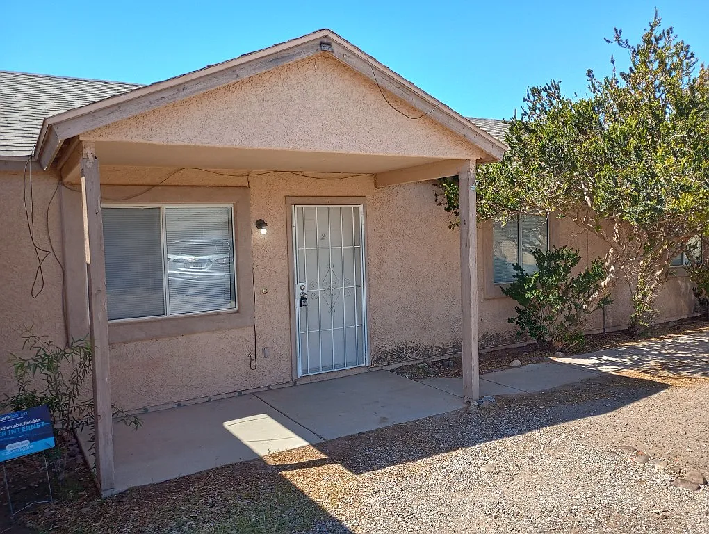 2 bed, 1.0 bath, 775 sqft, $895 — Photo 2