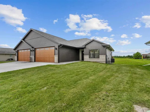 715 W 3rd St, Kalona, IA 52247