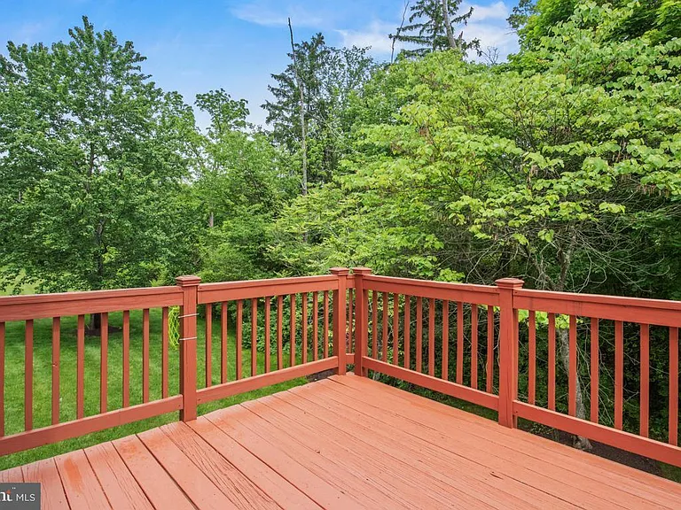 133 Vernon Ct — Photo 9