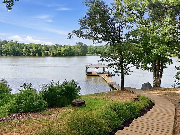 4th image of 1010 Eagles Harbor Dr