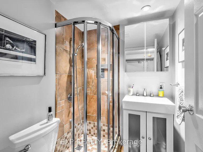 77 Maitland Pl #1127 — Photo 4
