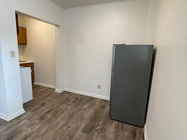 930 N Marshall St — Photo 31