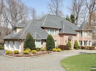 34 Hampshire Rd, Mahwah, NJ 07430