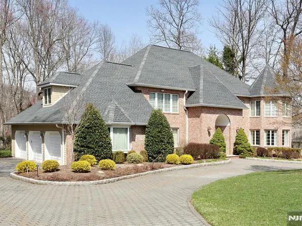 34 Hampshire Rd, Mahwah, NJ 07430