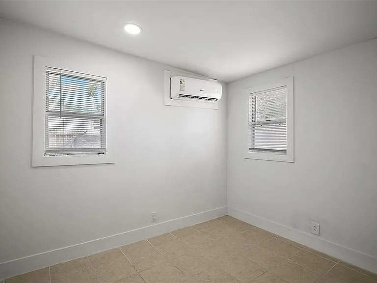 14884 SW 35th Cir — Photo 13
