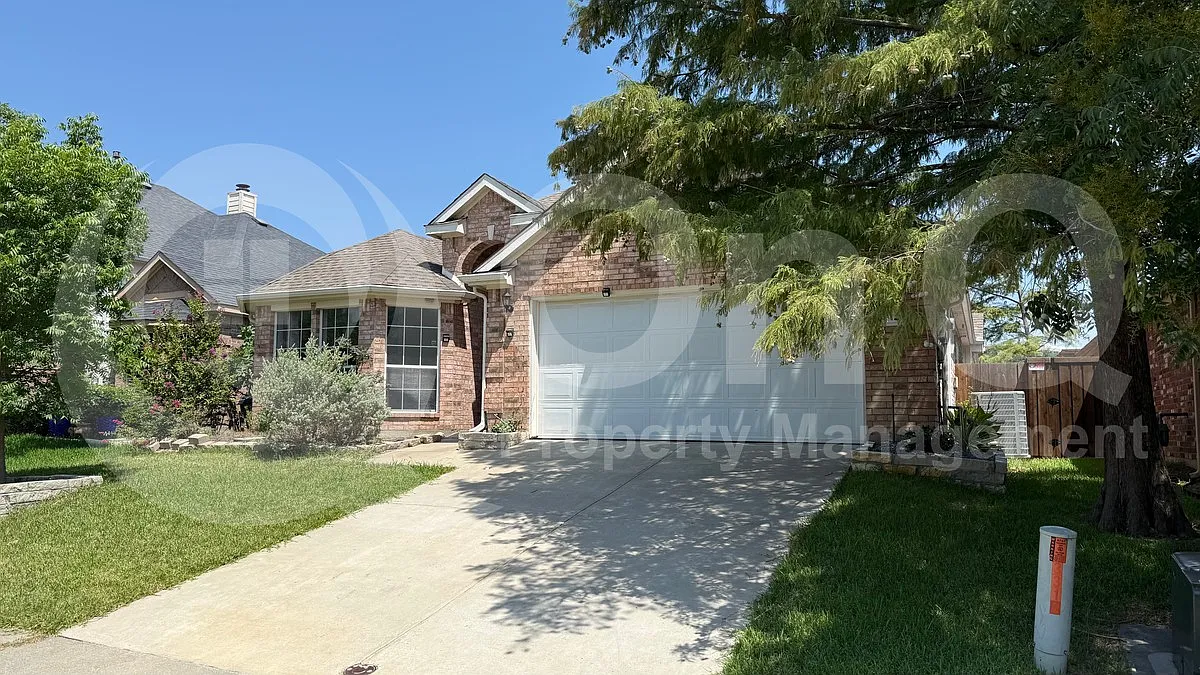4 bed, 3.0 bath, 2019 sqft, $2,499 — Photo 2