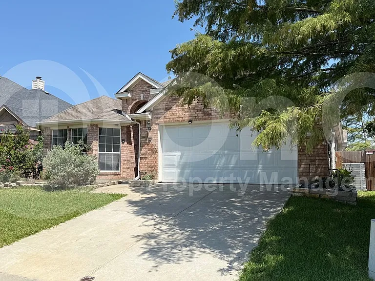 3312 Woodberry Ln — Photo 2