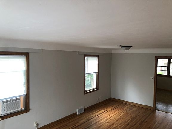 4th image of 131 8th Ave N APT 1