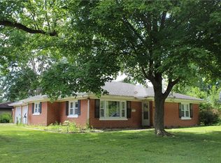 11 Orchard Dr, Charleston, IL