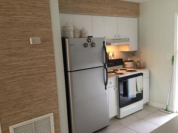 2nd image of 3223 NE 12th St APT 4E