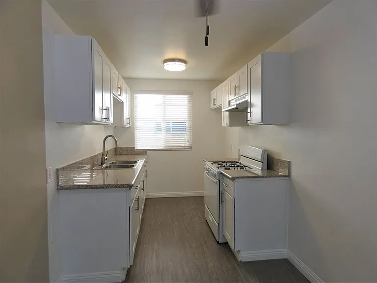 10006 Ben Hur Ave — Photo 4