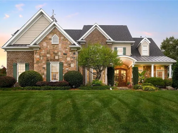 141 Golden Bear Ln, Clemmons, NC 27012