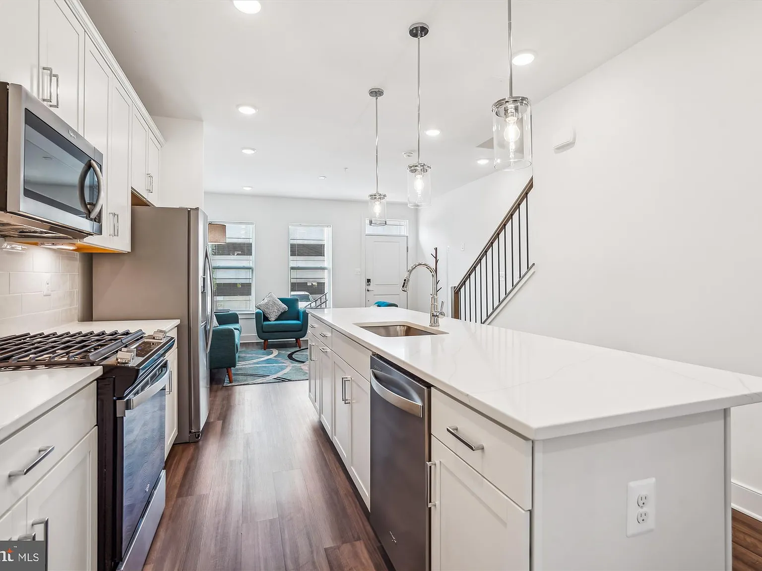 3 bed, 3.5 bath, 1744 sqft, $3,800 — Photo 3