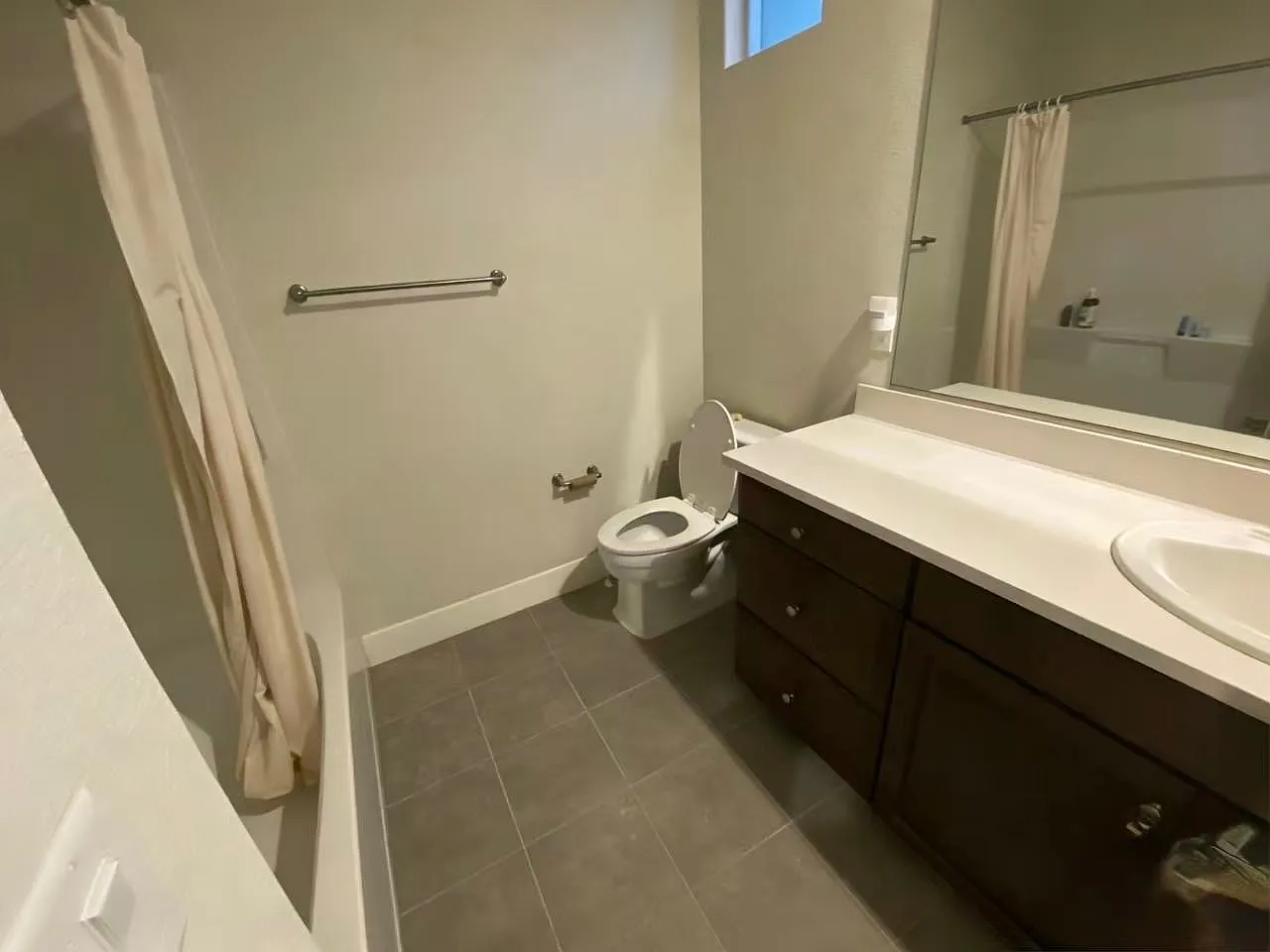 3 bed, 3.5 bath, 2023 sqft, $1,100 — Photo 4